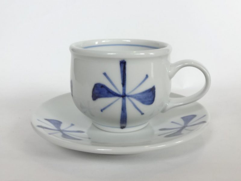 丸型コーヒー碗皿　呉須蝶紋