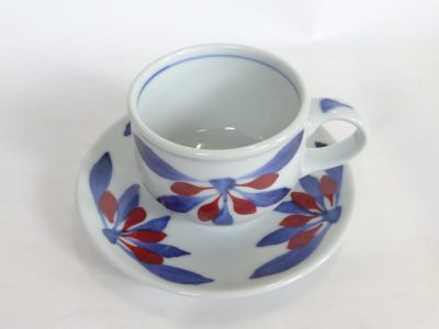丸型コーヒー碗皿　呉須赤菊