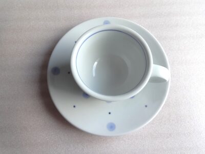 反りコーヒー碗皿　水玉