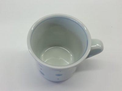 反りマグカップ　水玉
