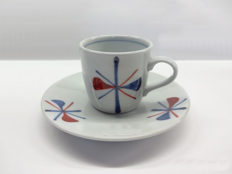 樽型コーヒー碗皿　赤蝶紋
