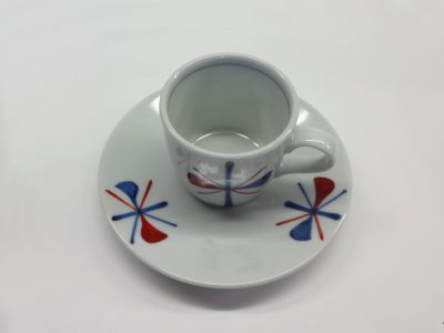 樽型コーヒー碗皿　赤蝶紋