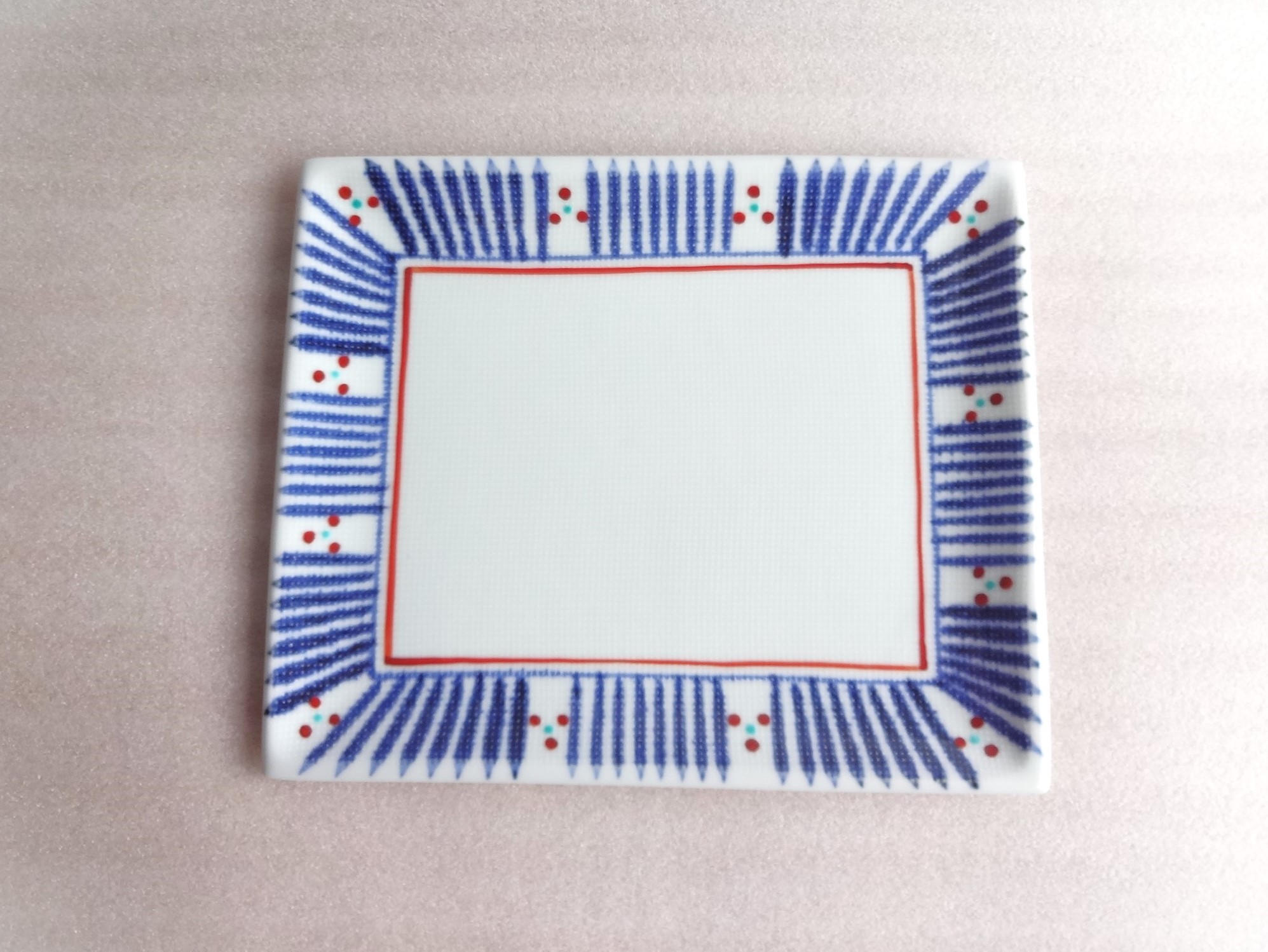 6.4寸長角布目皿 十草三つ紋 | 砥部焼 梅山窯