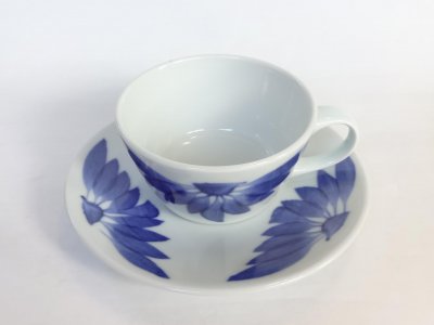 台形型紅茶碗　呉須菊