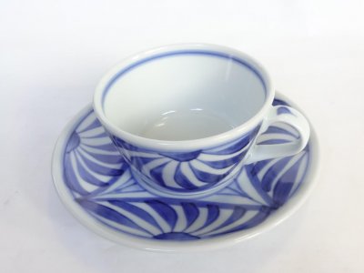 台形型紅茶碗　流れ菊