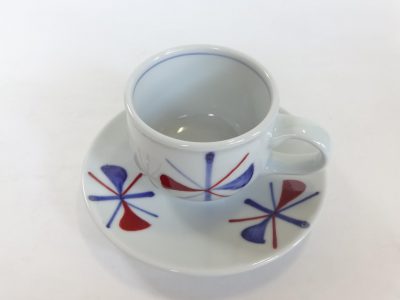 丸型コーヒー碗皿　赤蝶紋