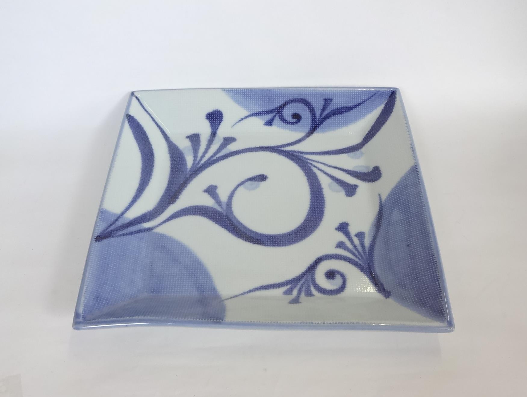 7寸正角布目皿 深手 だみ入り唐草 | 砥部焼 梅山窯