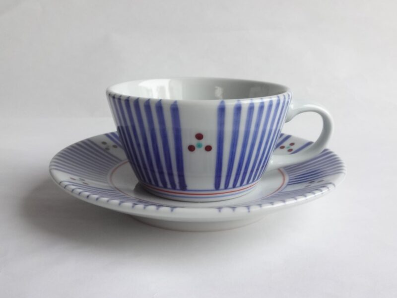 台形型紅茶碗皿　十草三つ紋