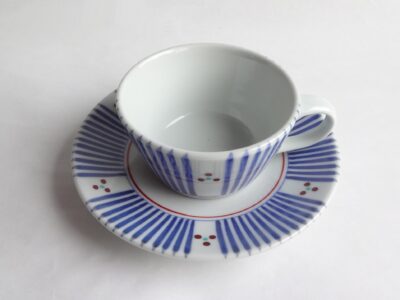 台形型紅茶碗皿　十草三つ紋